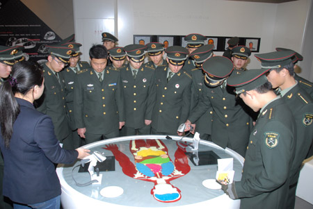 上海市武警官兵一行30人参观上海市禁毒科普教育馆  2009.12.3