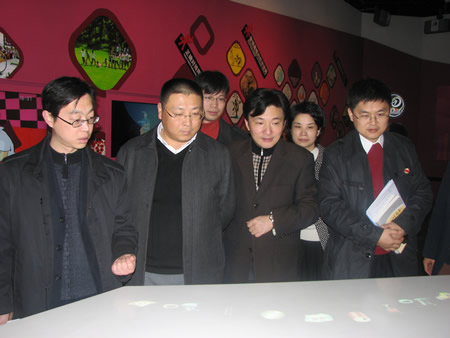 福建团省委书记赖军一行18人在共青团上海市委副巡视员赵国强陪同下来上海市禁毒科普教育馆参观考察  2010.3.8