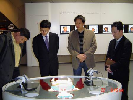 宜昌市青少年宫副主任文昌玉一行3人来上海市禁毒科普教育馆考察  2010.4.22