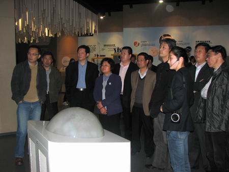 上海市禁毒办副主任郑伟率各区县禁毒办主任参观上海市禁毒科普教育馆  2010.4.27