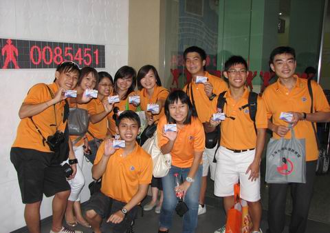 新加坡人民协会青年运动代表团一行10人来上海市禁毒科普教育馆参观访问  2010.7.6