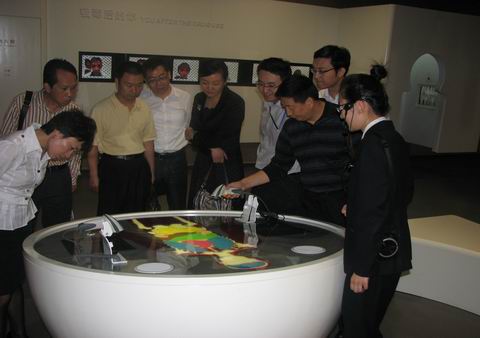 四川省委政法委综治办副主任崔均、团省委副书记刘会英一行10人来禁毒科普教育馆参观考察    2010.9.28