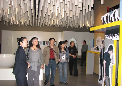 全国禁毒教育（贵阳）基地负责人林俸有一行4人来禁毒科普教育馆参观考察    2010.10.14