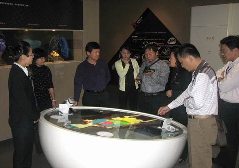 海南省公安厅禁毒总队副总队长刘海志一行6人来禁毒科普教育馆参观考察   2010.10.21