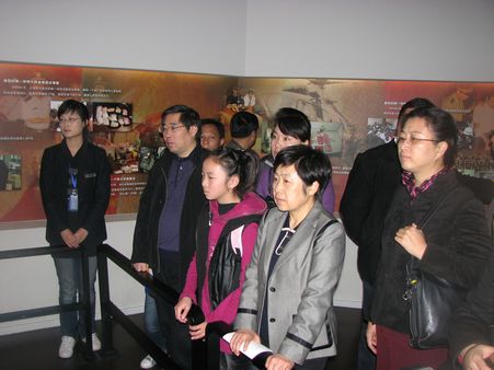 中共湖北省宜昌市委常委、市统战部部长、市总工会主席廖达风率宜昌市党政领导一行11人来上海市禁毒科普教育馆参观考察  2010.12.5