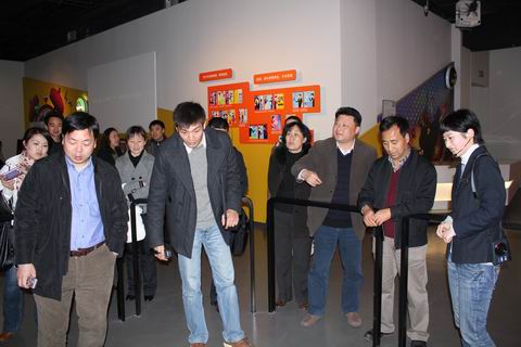 广州市禁毒办主任常海祥率考察团一行9人在市禁毒办综合处处长郑雨清的陪同下来上海市禁毒科普教育馆考察  2011.3.18
