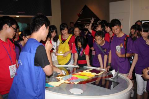 香港女童军总会、香港基督女少年军、香港少年领袖团等一行263人来上海市禁毒科普教育馆参观考察  2011.7.31