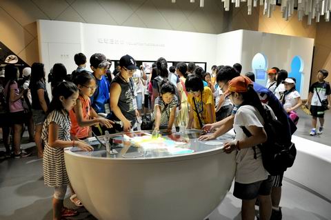 “中韩青少年文化交流营”一行117人来上海市禁毒科普教育馆参观访问  2011.8.13