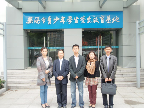 上海市禁毒科普教育馆馆长汤钧、常务副馆长任震夏、馆长助理张聪、办公室主任施鸿宾一行4人前往江苏省无锡市青少年学生禁毒教育基地学习交流 2012.4.21