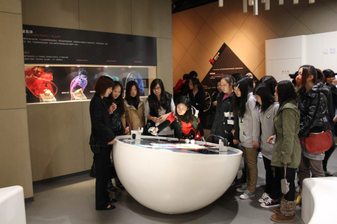 上海青年管理干部学院党委书记、常务副院长褚敏率师生一行46人来上海市禁毒科普教育馆参观考察 2012.11.13