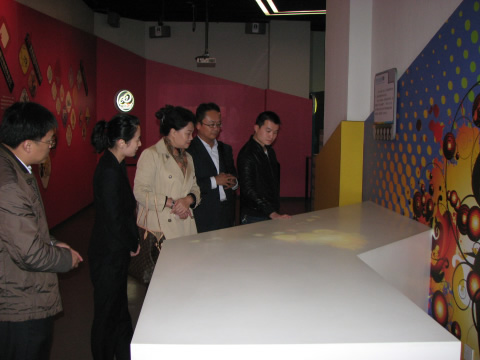 云南省公安厅禁毒局预防教育处处长朱姝玫一行3人来上海市禁毒科普教育馆参观考察并座谈 2012.11.19