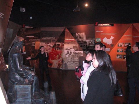 新加坡人民协会集群理事长谢予毅率青年运动代表团一行10人来上海市禁毒科普教育馆参观访问 2012.12.11