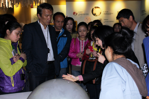 青海省青少年活动中心代表团一行29人来上海市禁毒科普教育馆参观考察 2013.4.8