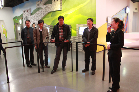 共青团江苏省南通市委副书记谭真、南通市青年宫主任韩玉兵一行4人来上海市禁毒科普教育馆参观考察 2013.4.12