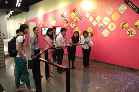 武汉团市委书记叶文静一行20人来上海市禁毒科普教育馆参观考察 2013.9.6