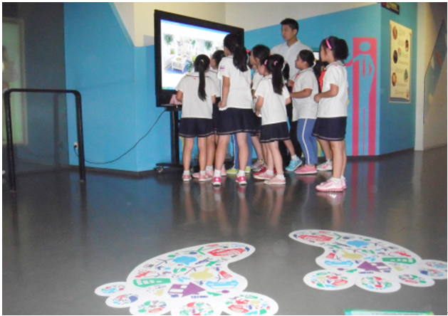 “热爱生命，健康生活”——记上海市禁毒科普教育馆2013年全国科普日活动