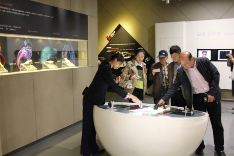 江苏省张家港市禁毒大队一行5人来上海市禁毒科普教育馆参观考察 2014.4.16