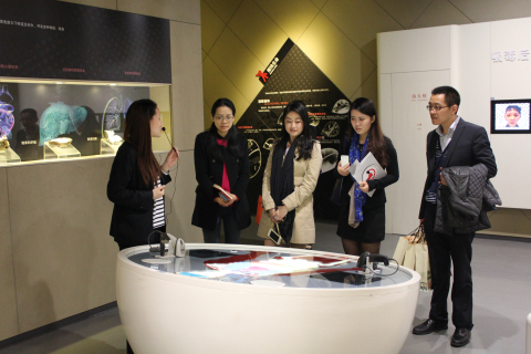 广西青少年活动中心主任陆艳一行3人在上海市青少年活动中心副主任张岱虹的陪同下来上海市禁毒科普教育馆参观考察 2014.4.3