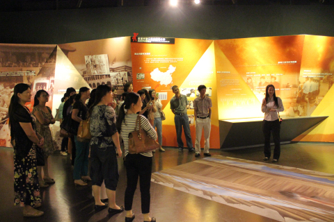 金山区妇女联合会一行26人来上海市禁毒科普教育馆参观考察 2014.6.12