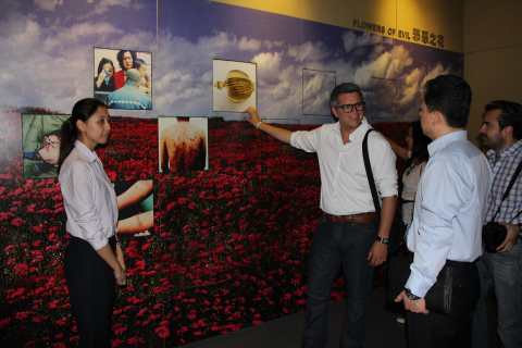 墨西哥革命制度青年组织主席克里斯多夫•詹姆斯一行14人在中联部参赞夏琦陪同下来上海市禁毒科普教育馆参观访问 2014.7.22