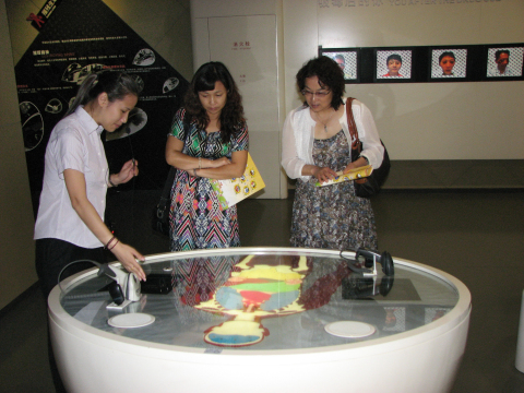 河北省秦皇岛市经济开发区青少年活动中心一行2人来上海市禁毒科普教育馆参观考察 2014.8.12