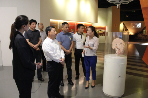 广东省中山市副市长、市禁毒办主任、公安局局长谭培安一行5人在市禁毒办副主任郑伟的陪同下来上海市禁毒科普教育馆参观考察 2014.9.12