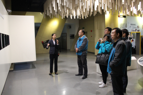 山东省青少年素质教育中心杨耀东主任一行6人来禁毒科普教育馆参观考察 2014.11.18