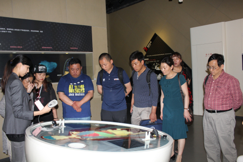 青海省果洛藏族自治州工青妇代表团一行10人来上海市禁毒科普教育馆参观考察 2015.7.5