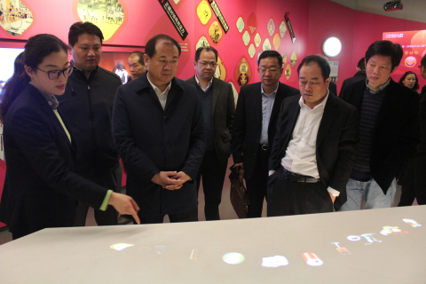 新疆维吾尔自治区克拉玛依市市委副书记、政法委书记、市禁毒委主任宋宏利一行7人在市禁毒办主任王石平的陪同下来上海市禁毒科普教育馆参观考察 2016.3.22