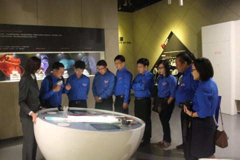 越南胡志明市胡志明共青团代表团一行9人来上海市禁毒科普教育馆参观访问  2016.5.25