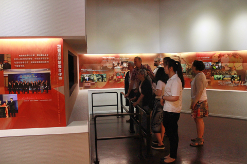 德国汉堡城区青年协会青年代表团一行6人来上海市禁毒科普教育馆参观访问 2016.6.21