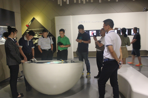 广东省佛山市禁毒办专职副主任梁敦挺一行9人来上海市禁毒科普教育馆参观考察并座谈 2016.7.28