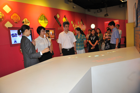 共青团南京市委书记林武平一行18人来上海市禁毒科普教育馆参观考察 2016.8.11