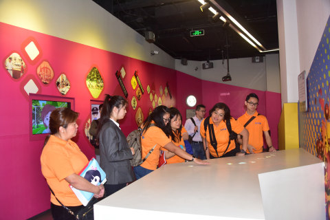 新加坡人民协会青年运动代表团一行10人来上海市禁毒科普教育馆参观访问 2016.10.25