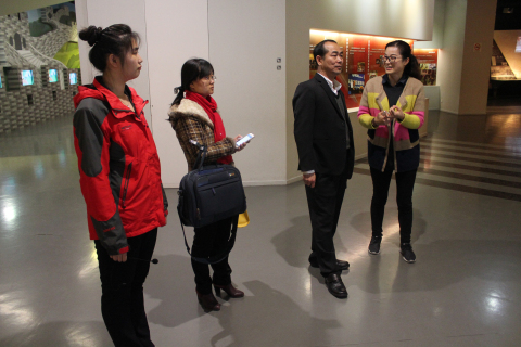 台湾药物滥用防治研究学会理事长杨士隆一行3人来上海市禁毒科普教育馆参观访问 2016.11.29