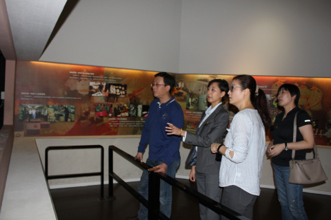 静安区禁毒办主任胡炜、禁毒室主任龚海燕一行2人来上海市禁毒科普教育馆参观考察 2017.9.22