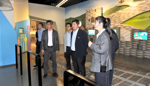 共青团云南省委党组书记、书记唐源一行10人在共青团上海市委副书记刘伟、市青少年活动中心主任吴皓等陪同下来上海市禁毒科普教育馆参观考察 2017.10.17