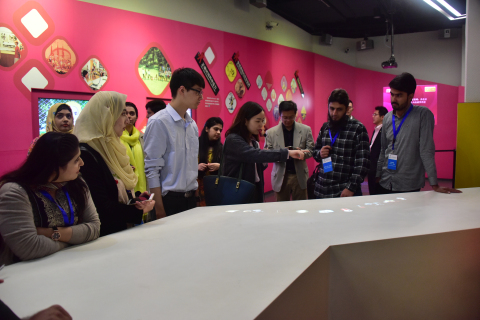 巴基斯坦青年代表团一行12人来上海市禁毒科普教育馆参观访问 2017.10.18