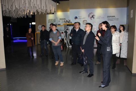 湖北省武汉市法制办副主任陈伟一行11人在市禁毒办主任王石平的陪同下来上海市禁毒科普教育馆参观考察并座谈 2018.1.15