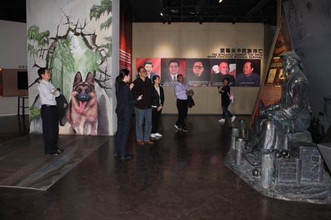 广西壮族自治区公安厅禁毒总队调研员陈进才一行5人来上海市禁毒科普教育馆参观考察并座谈 2018.3.29