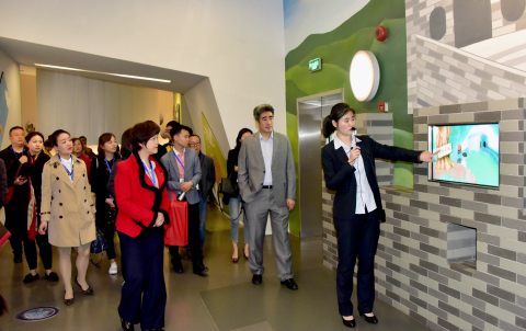 四川省青少年宫协会会长唐霖一行60人在上海市青少年活动中心党委书记、主任吴皓的陪同下来上海市禁毒科普教育馆参观考察 2018.4.16