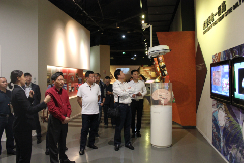 湖南省长沙市政府副秘书长、市禁毒委副主任杨小林一行12人来上海市禁毒科普教育馆参观考察 2018.5.3