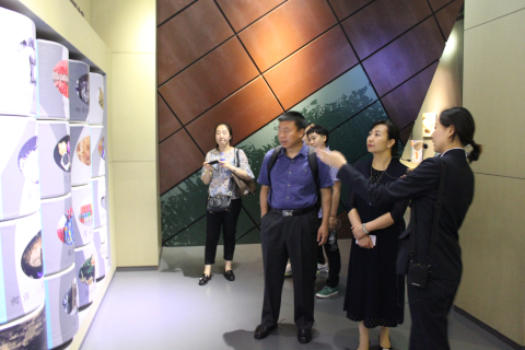 首都师范大学北京青少年社会工作研究院一行8人来上海市禁毒科普教育馆参观调研并座谈 2018.5.24