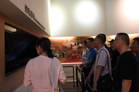 江苏省常熟市公安局副局长夏建刚一行7人来上海市禁毒科普教育馆参观考察并座谈 2018.6.12