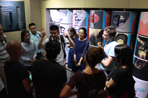 德国汉堡市杉岑区青少年社会工作协会代表团一行8人来上海市禁毒科普教育馆参观访问 2018.7.3