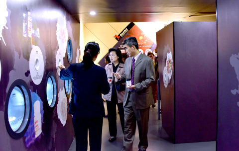 市政协常委、提案委员会分党组书记、常务副主任李红一行5人在市青少年活动中心党委书记吴皓陪同下来上海市禁毒科普教育馆参观调研 2019.5.16