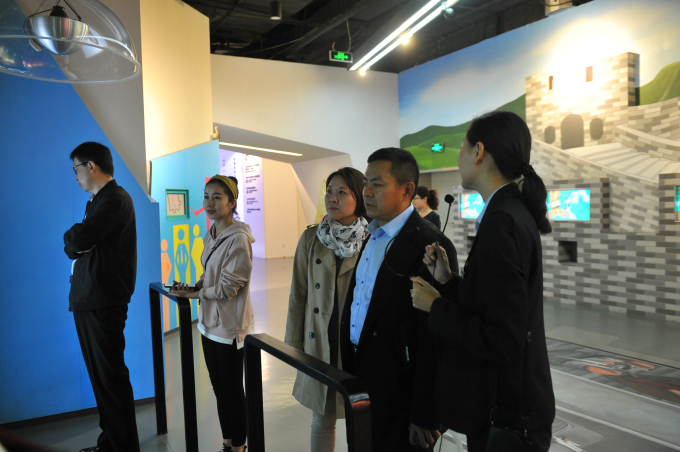 青海省青少年宫协会会长、青海省青少年活动中心党总支书记、主任黄晓辉一行4人来上海市禁毒科普教育馆参观考察 2019.10.31