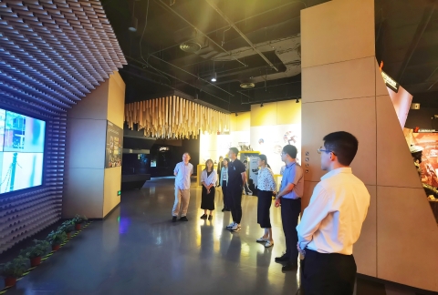 上海对外经贸大学党委学（研）工部部长、学生处处长缪韵笛一行4人来上海市禁毒科普教育馆参观，并围绕“馆校合作”开展项目研讨 2025.10.11