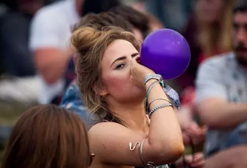 酒吧神秘致幻"笑气",或造成心理依赖!